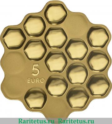 Реверс монеты 5 евро (euro) 2018 года  пчелиные соты Латвия proof