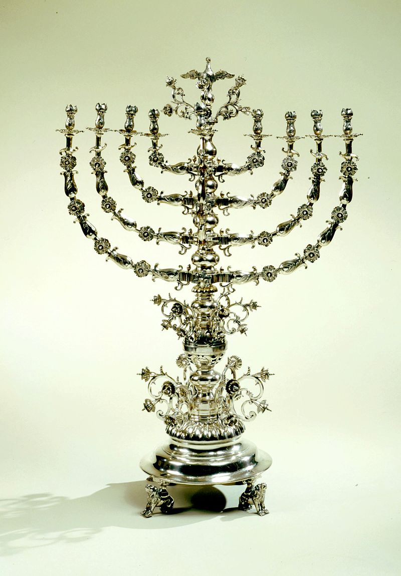 Ханукия Лемберга из Еврейского музея в Нью-Йорке