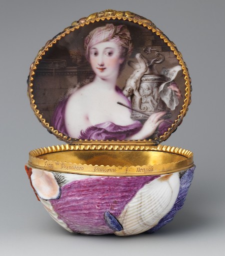 Табакерка в форме раковины. Дж. Гриччи, Дж. Казелли. 1745–1750. 