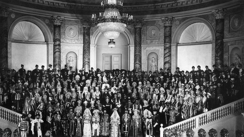 Все участники костюмированного придворного бала-маскарада, 1903 г. 