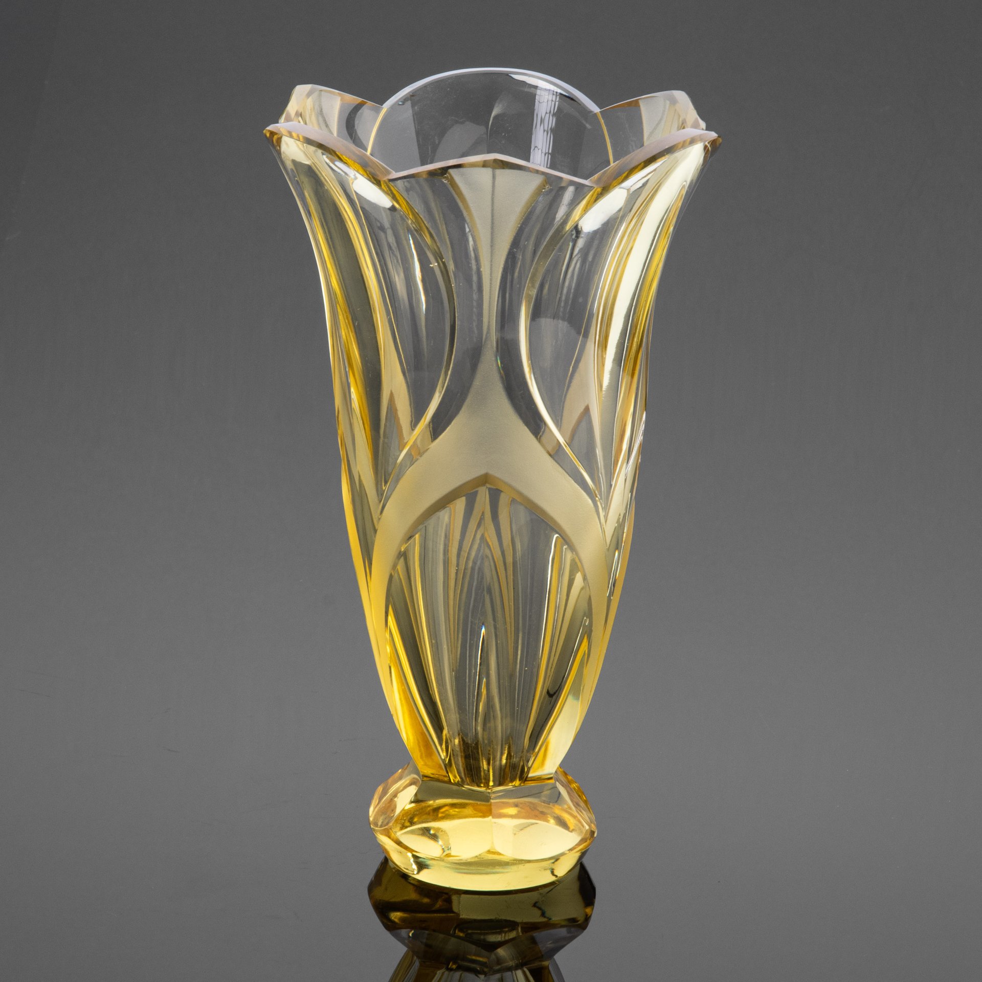 Ваза «Тюльпан» в стиле Ар-деко, стекло, гранение, матирование, Henry Moser & Cie (Мозер), Чехословакия, 1918-1922 гг.