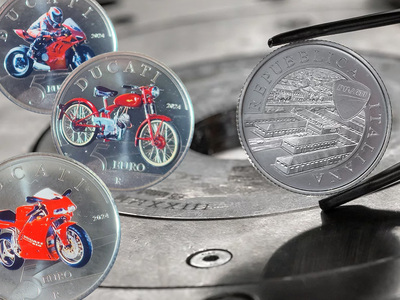Монеты с мотоциклами: коллекционные цветные монеты Италии 5 евро в серебре