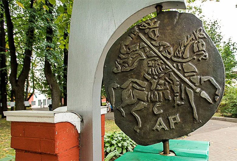 памятник копейке в Ярославле